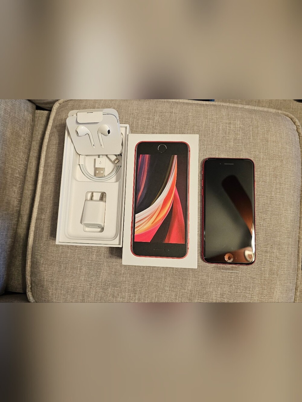 Apple iPhone SE Red with EarPods and Charger Locked
